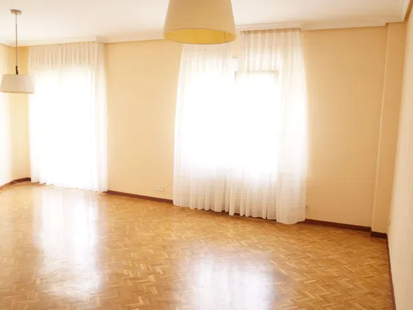 Piso en avenida de la Reina Victoria, 21