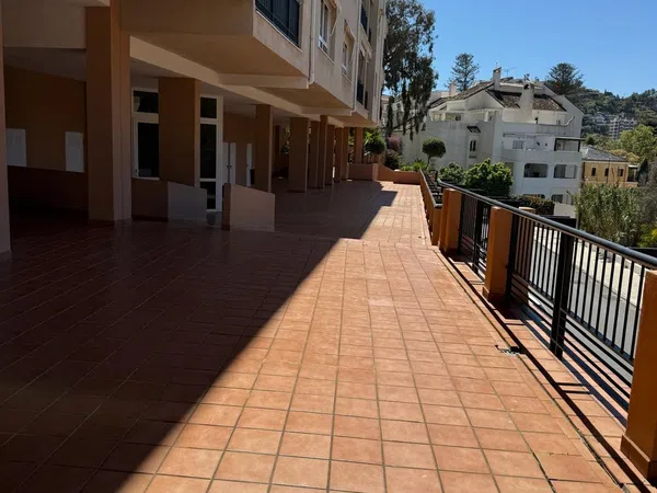 Piso en Paseo de Miramar - Foto 1