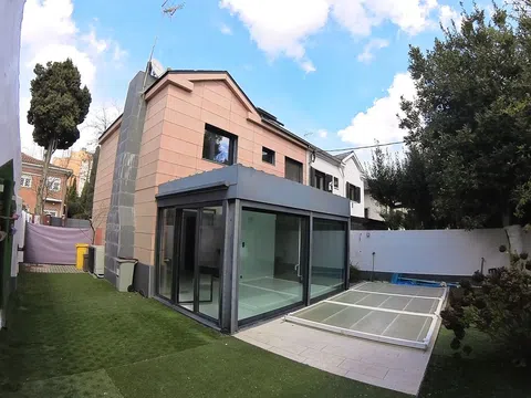 Chalet pareado en calle Novena, 23