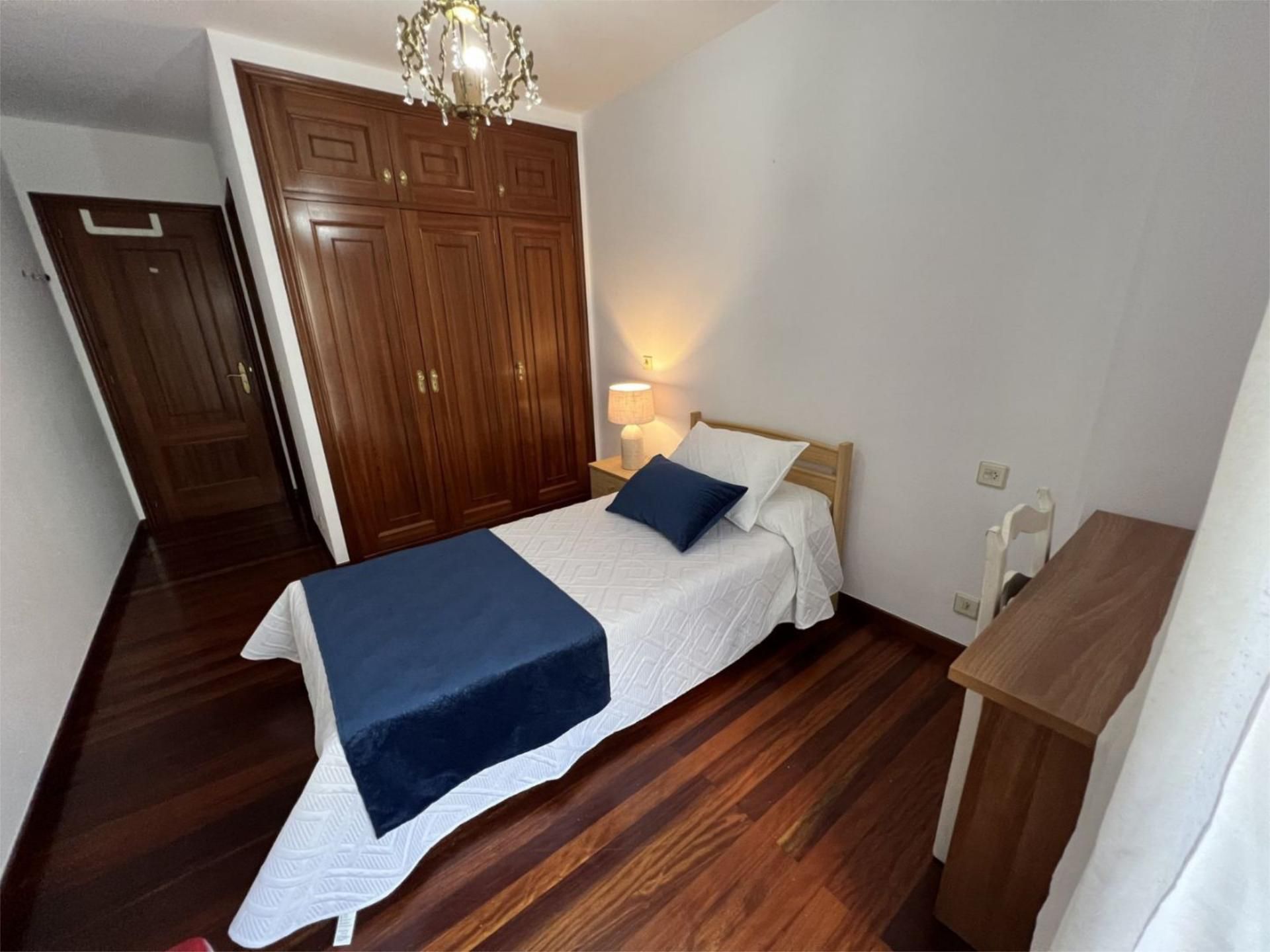 Piso en  Avenida de Rosalía de Castro 36 - Foto 5