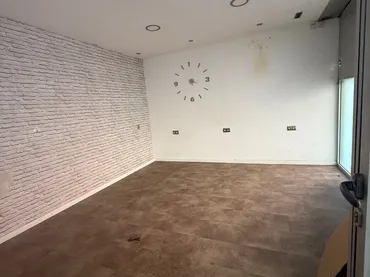 Local comercial en Esplugues de Llobregat - Foto 1