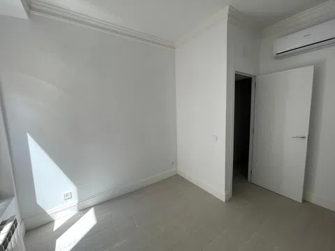 Piso en calle de Moratín, 27