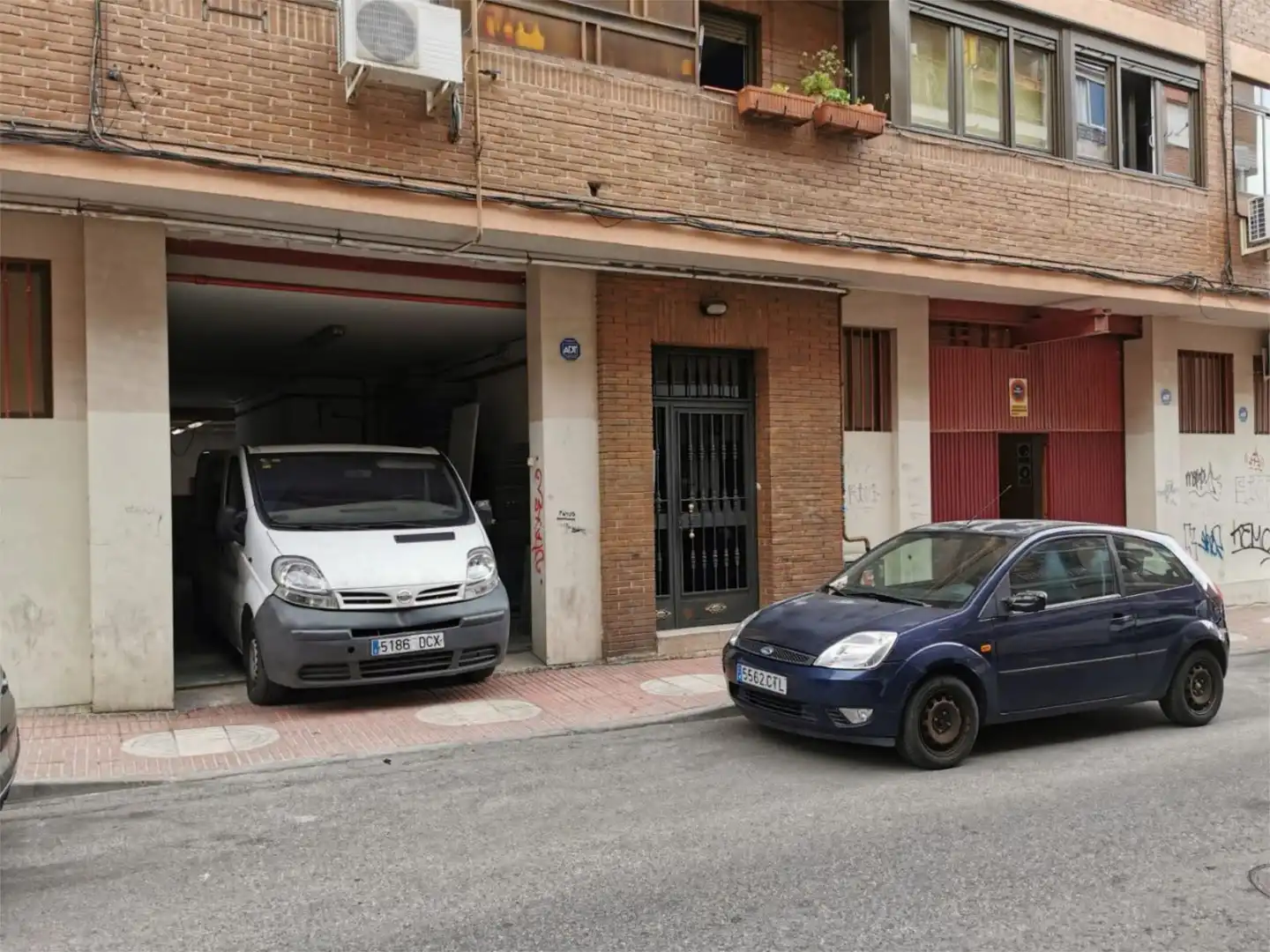 Local comercial en  Calle Valencia de Don Juan 7 - Foto 2