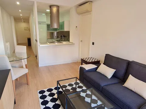 Piso en calle Santiago Bernabéu, 4