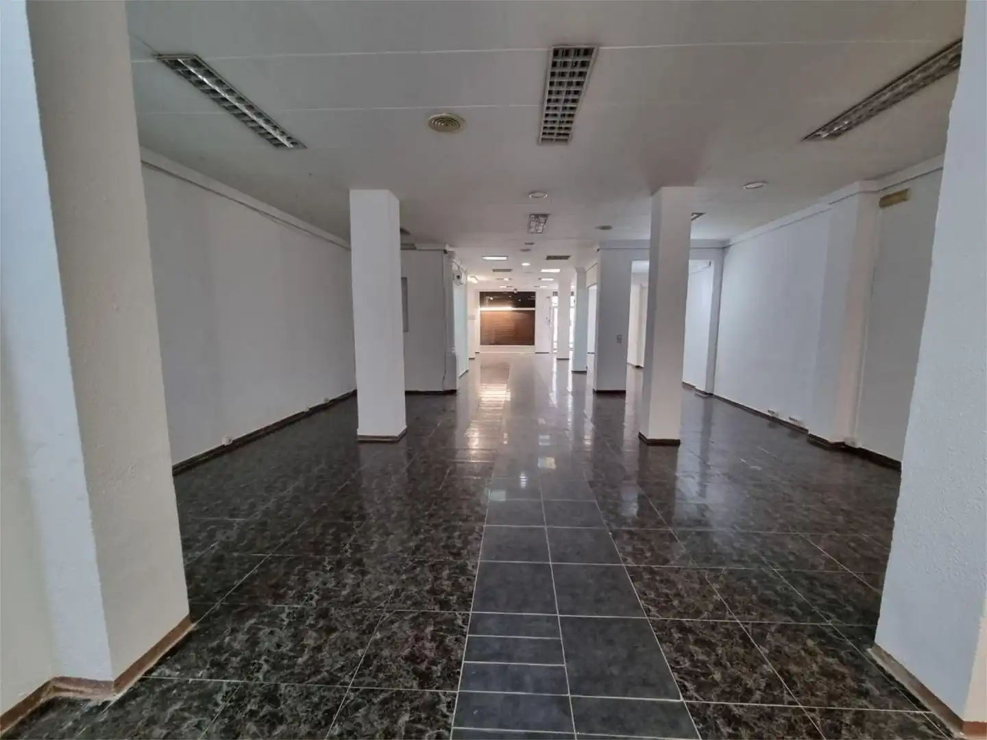 Local comercial en  Avinguda de Sant Josep de la Muntanya 11 - Foto 4