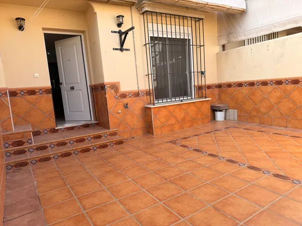 Chalet adosado en Barrio Pozoalbero - Foto 1