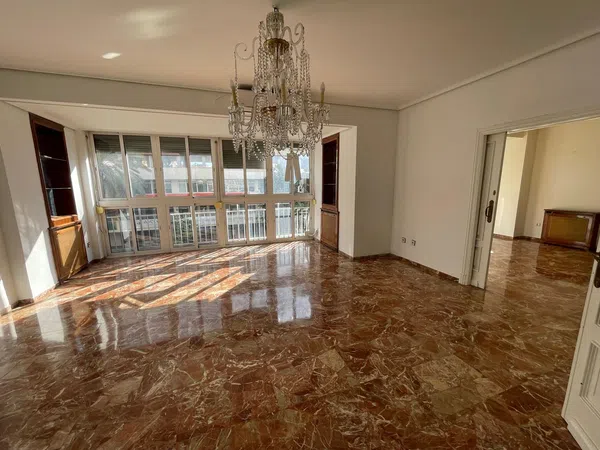 Piso en avenida de la República Argentina, 36