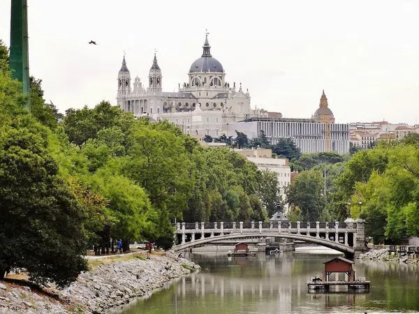 Piso en calle de Loeches, 10