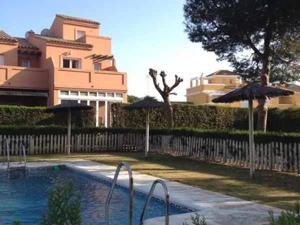 Chalet adosado en calle Emperador Nerva, 81 - Foto 1