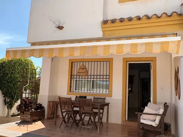 Chalet pareado en Avenida Comunidad Valenciana, 108, Pueblo Latino, Pueblo Latino - Foto 1