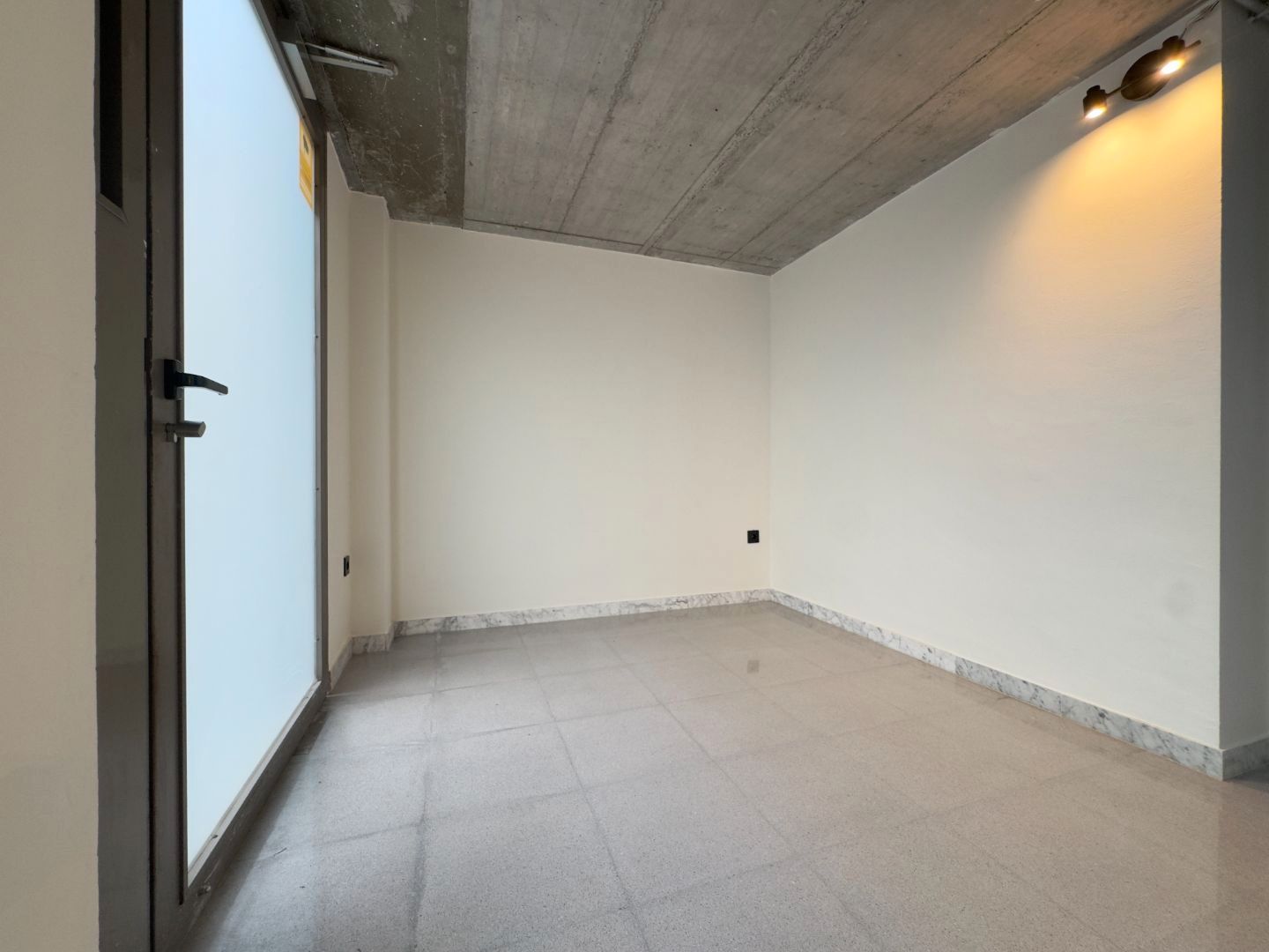 Local comercial en  Carrer del Pantà 92 - Foto 8