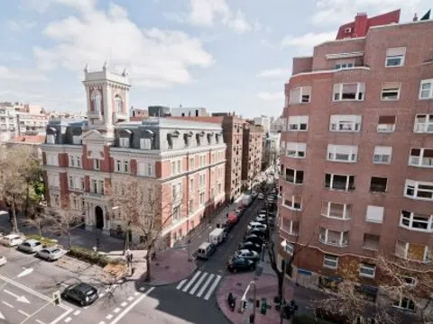 Piso en calle de Miguel Ángel, 3