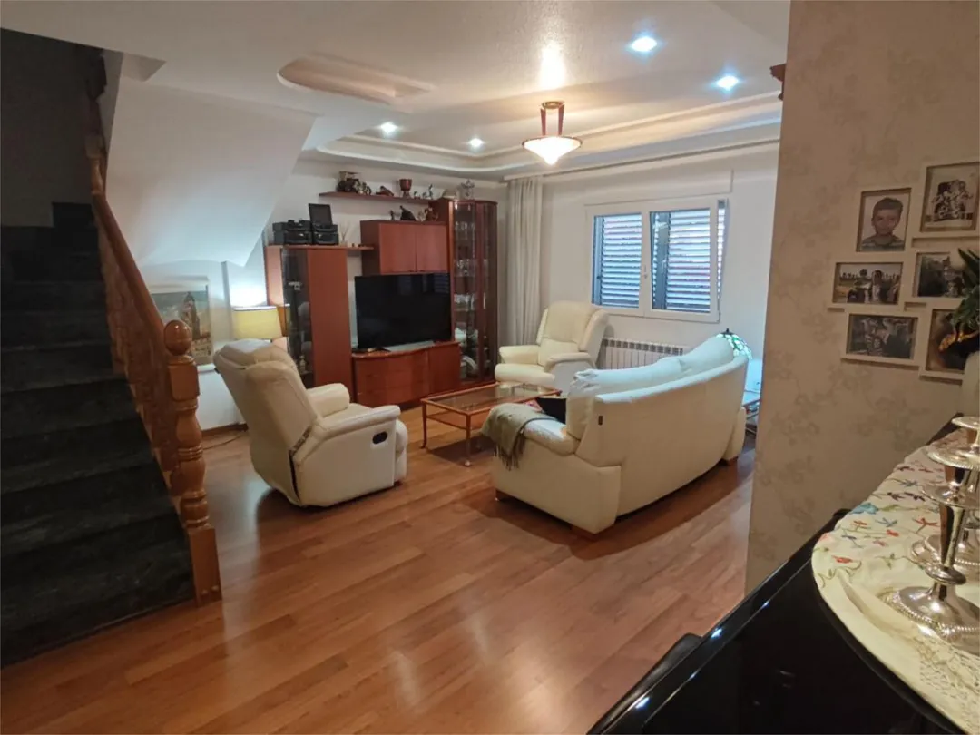 Casa adosada en  Calle Carrascos 18 - Foto 9