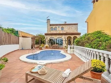 Chalet en  Carrer de Blanes 10 - Foto 1