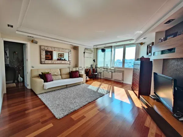 Piso en calle de Oña, 37