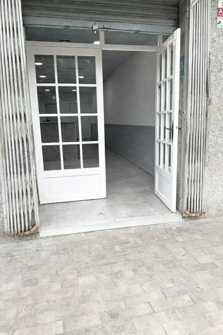 Local comercial en  Avinguda de les Corts Catalanes - Foto 2