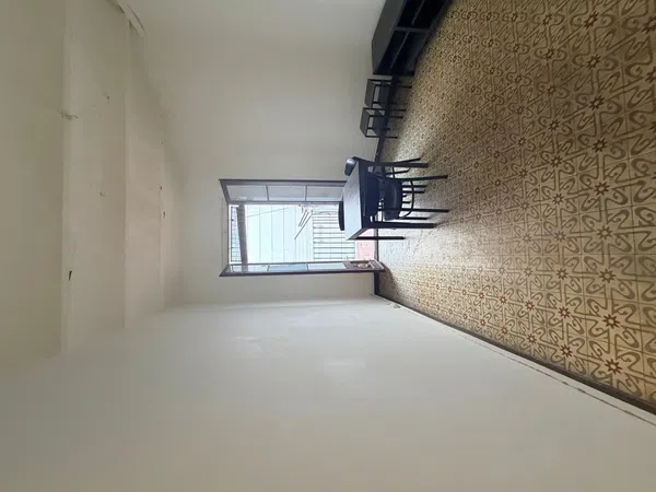 Piso en calle de la Marina, 325