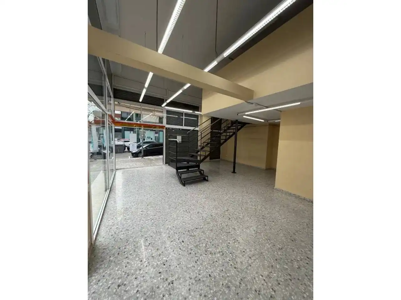 Local comercial en  Calle Carrer del Dibuixant Avellaneda - Foto 2