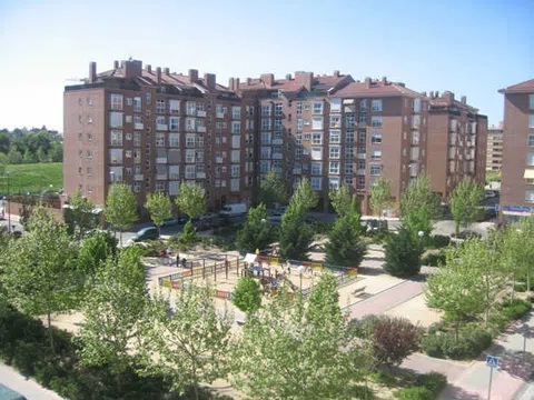 Piso en calle Puente la Reina, 26