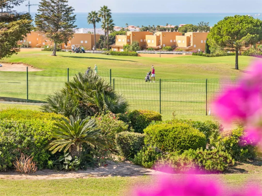 Casa adosada en  Calle Teodosio 12 - Foto 1