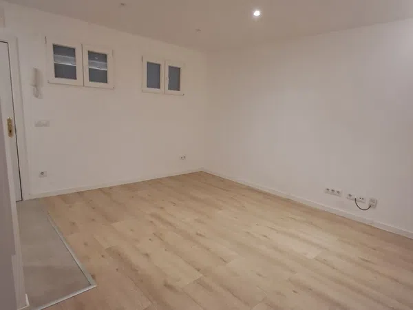 Piso en calle de Eugenio Sellés, 5