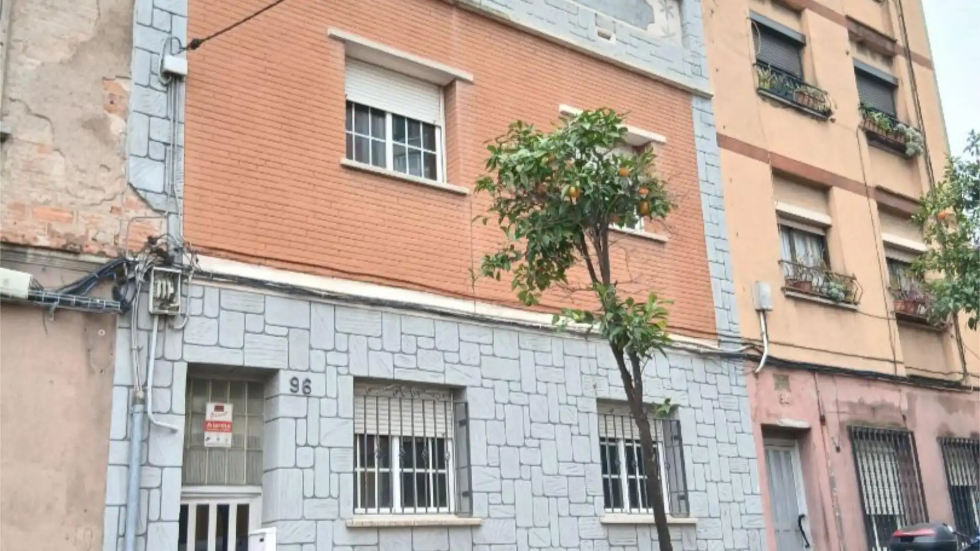 Casa adosada en  Carrer d'Ausona 68 - Foto 1