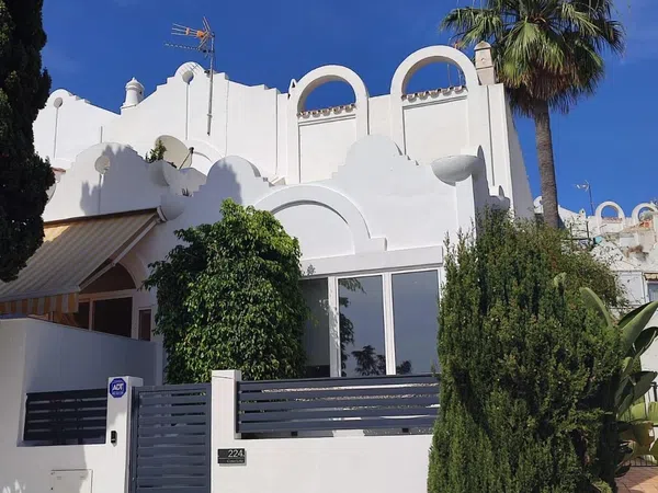 Chalet pareado en avenida Benajarafe, 224 - Foto 1