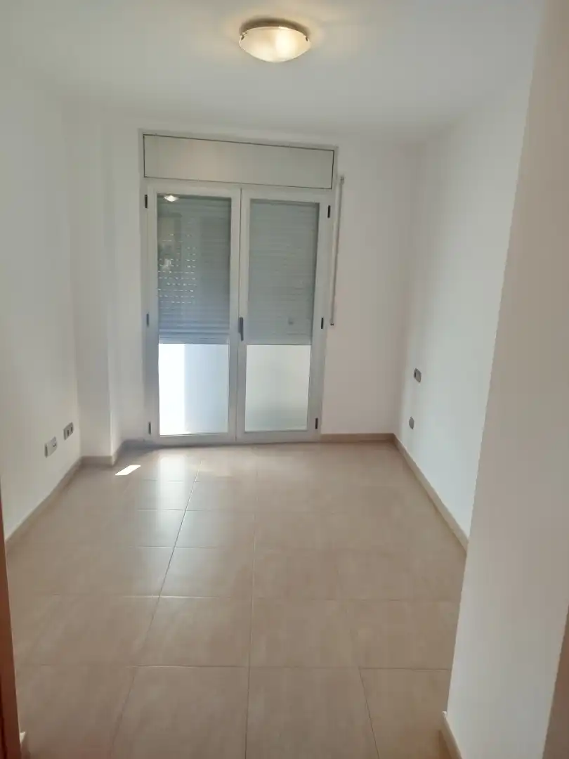 Piso en  Carrer d'Emili Cabañes 22 - Foto 4