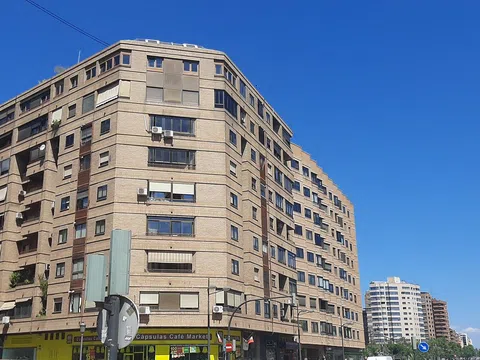 Piso en calle de la Democràcia, 2