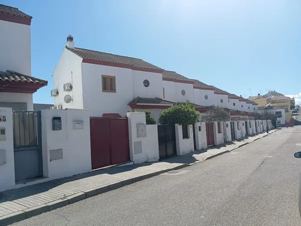 Chalet adosado en Calle el Casarejo, 11 - Foto 1