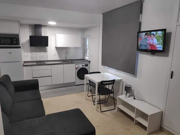 Estudio en calle Villa de Rota, 5
