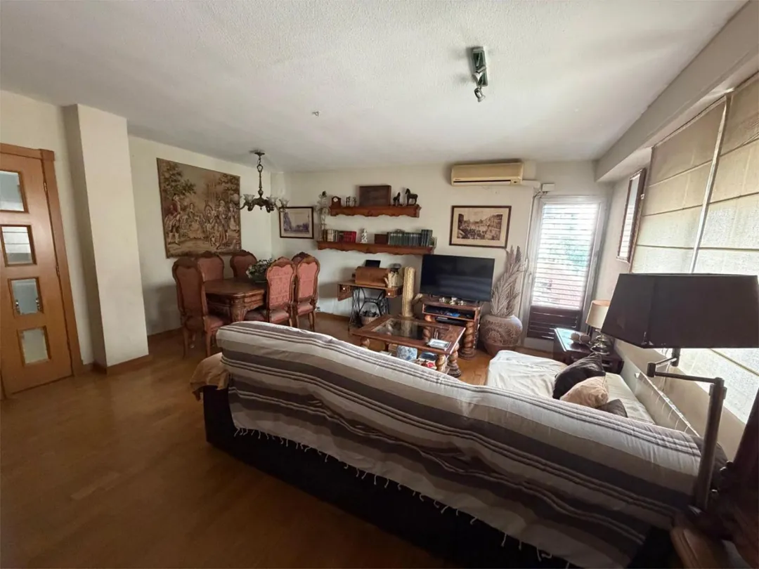 Piso en  Carrer de Sagunt 67 - Foto 2