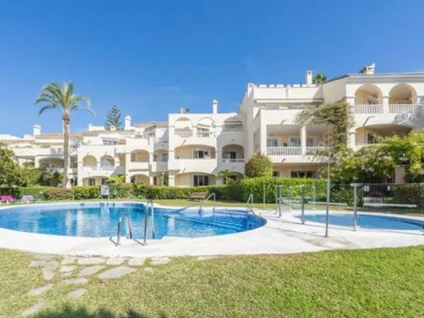 Piso en calle de Ojen, 7 - Foto 1