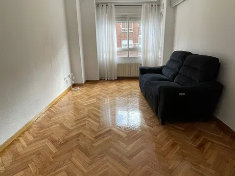 Piso en calle Alcalá, 375