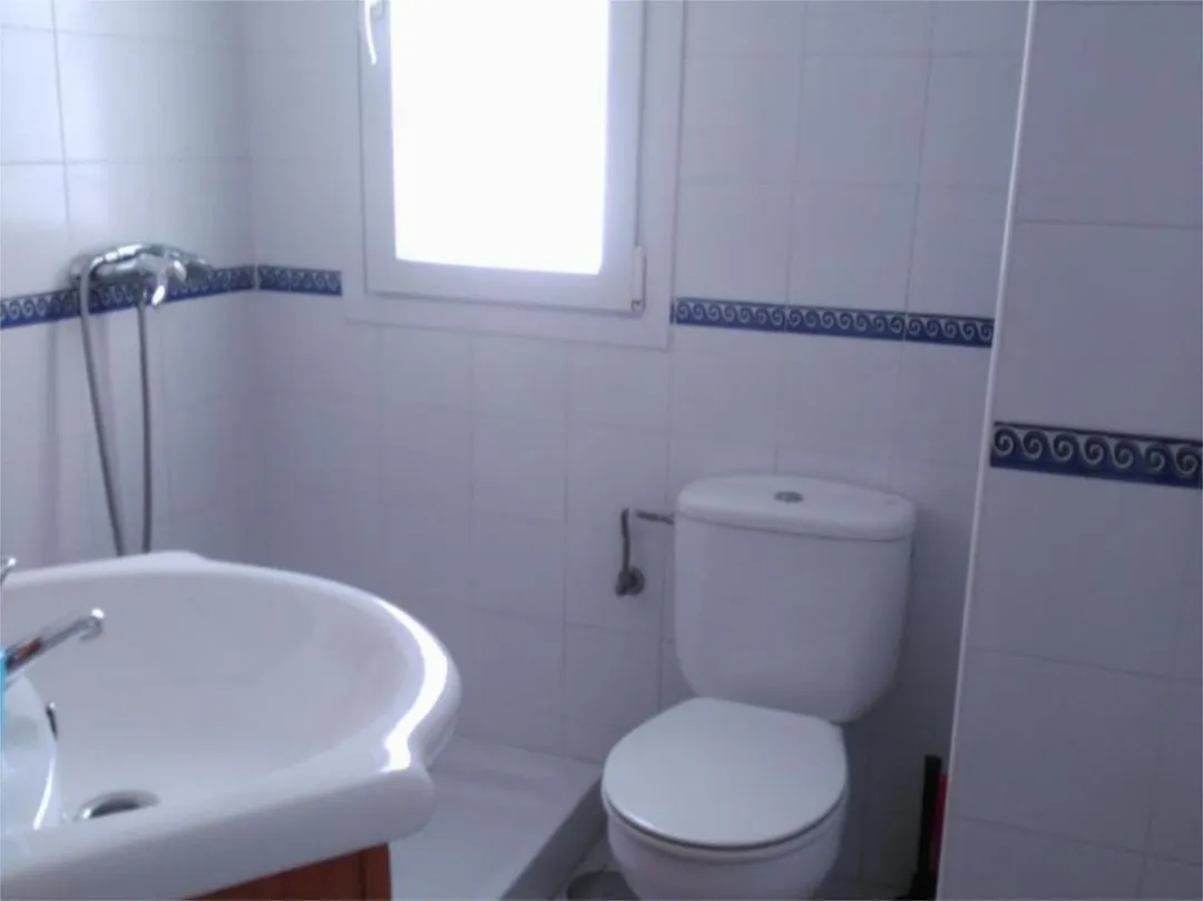 Piso en  Avenida Reina Sofía 2 - Foto 9