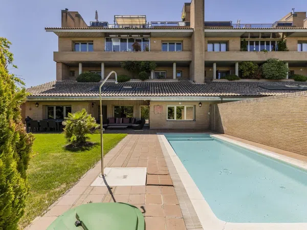 Dúplex en La Finca - Foto 3