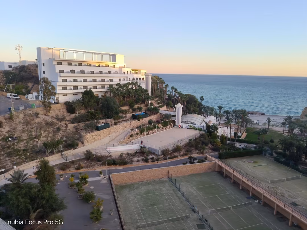 Apartamento en calle Carrer Noruega 12 - Foto 2