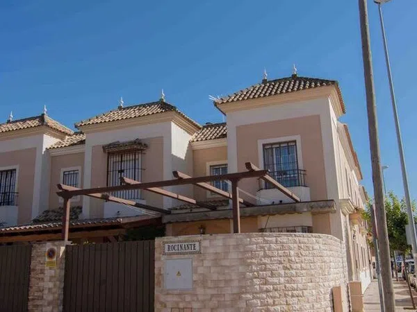 Chalet adosado en avenida Alonso Quijano, 12 - Foto 1