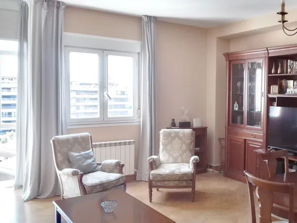 Piso en avenida de Camilo José Cela, 13