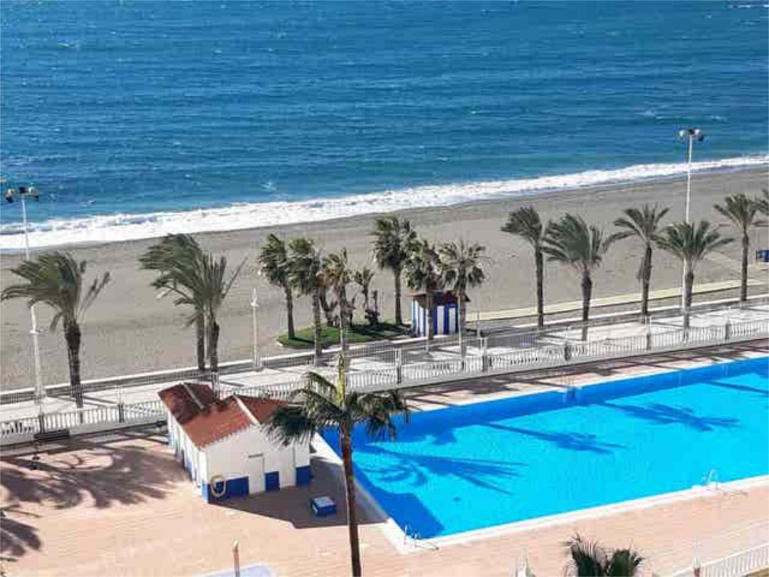 Piso en primera línea de playa - Foto 2