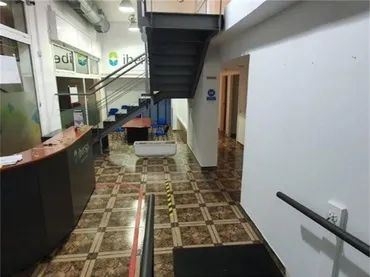 Local comercial en  Carrer d'Antoni Rubió i Lluch - Foto 3