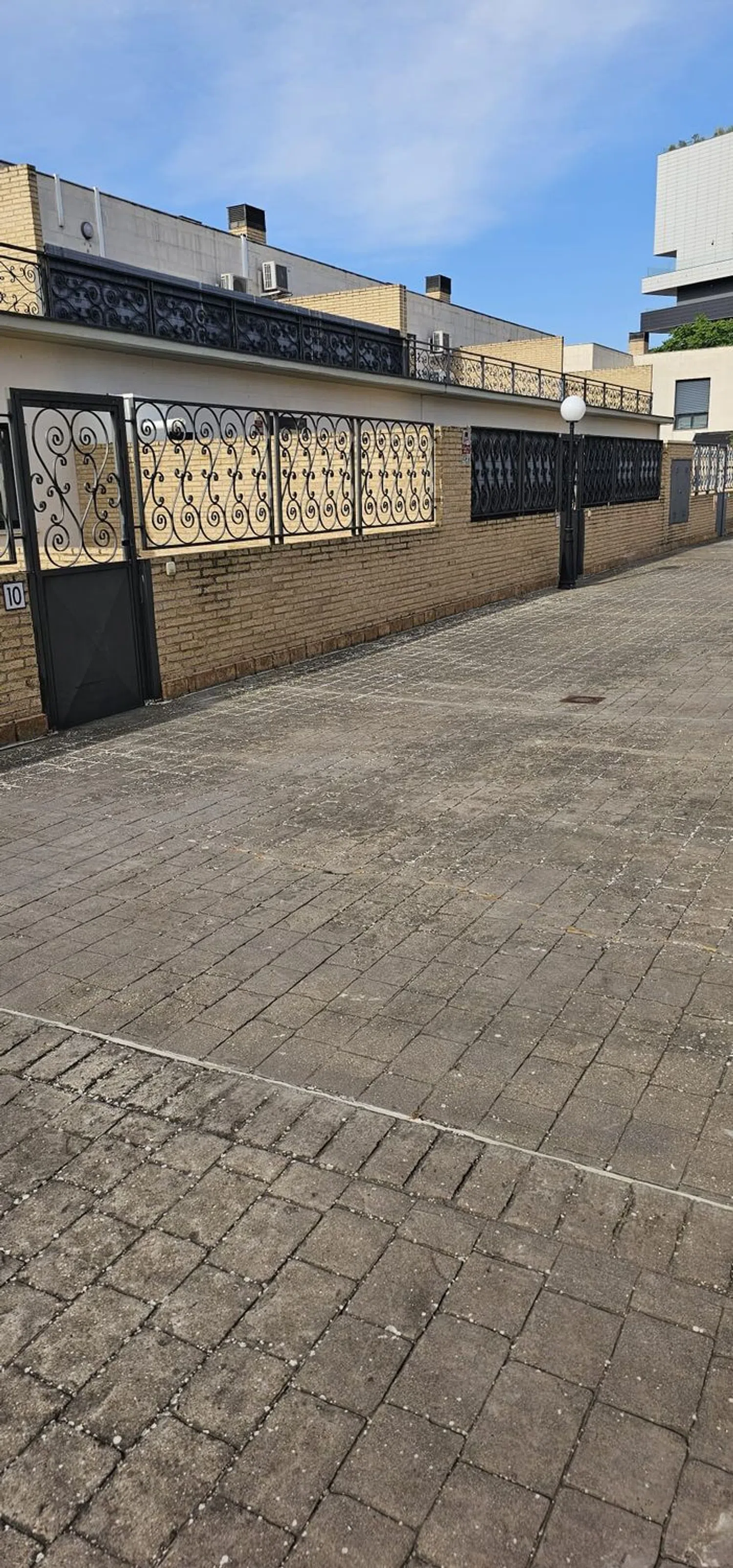 Chalet adosado en calle de Biel, 55 - Foto 1