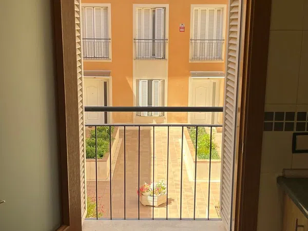 Piso en calle de Montesinos, 2