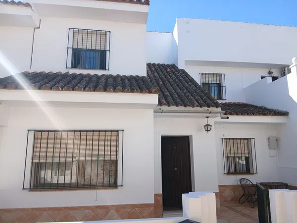 Chalet adosado en Calle Juan Belmonte, 10 - Foto 2