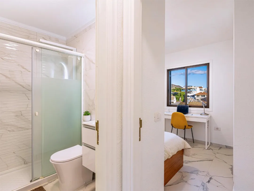 Casa adosada en  Calle Armiche 28 - Foto 1