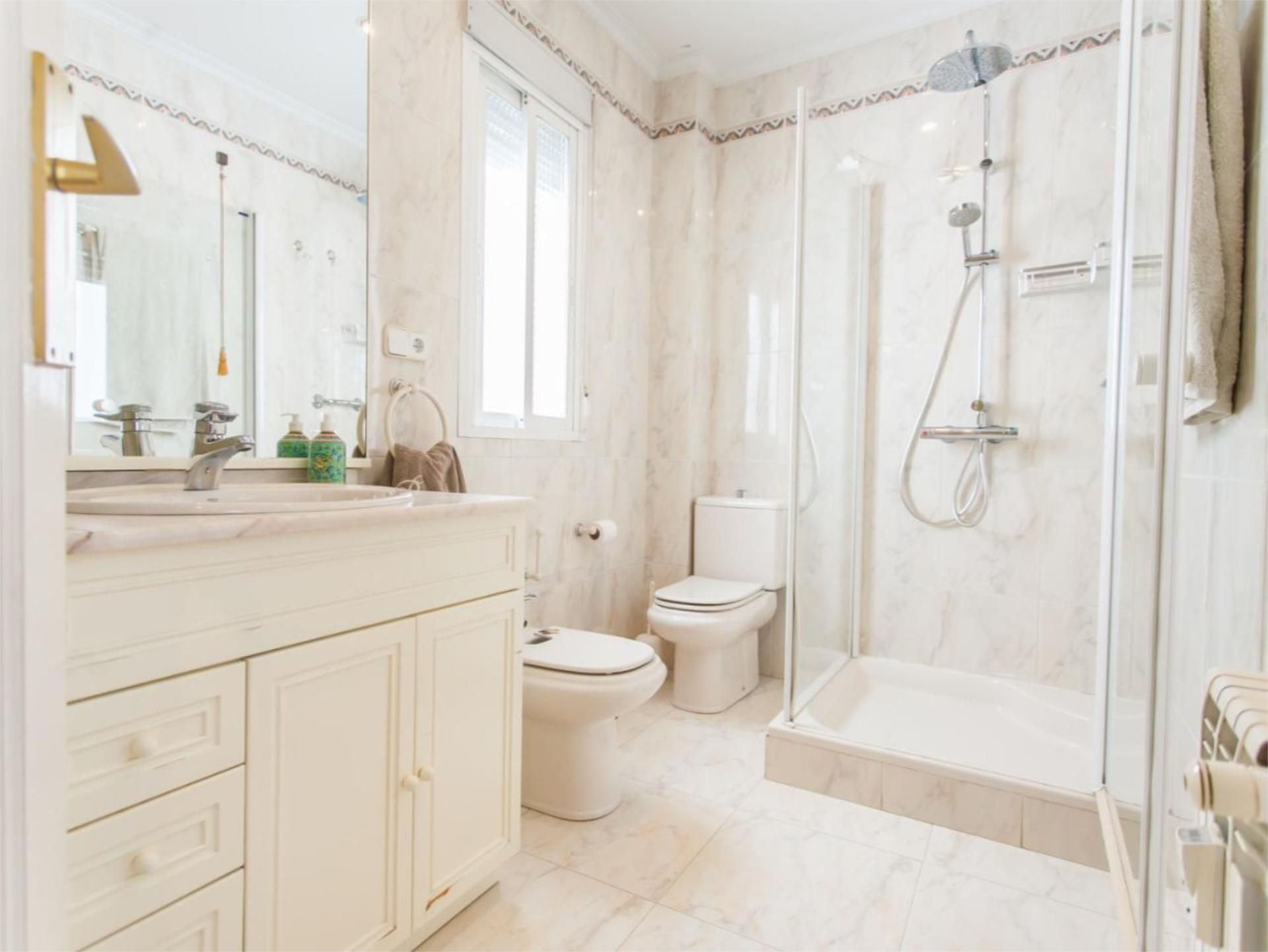 Piso en  Calle del General Álvarez de Castro 32 - Foto 11