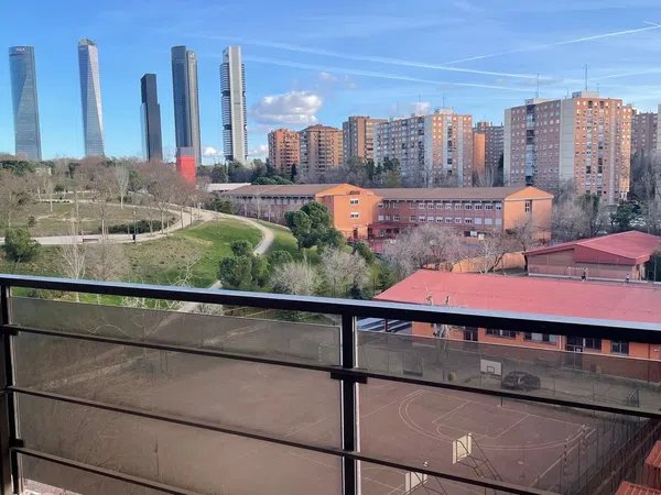 Piso en calle de Antonio López Aguado, 9