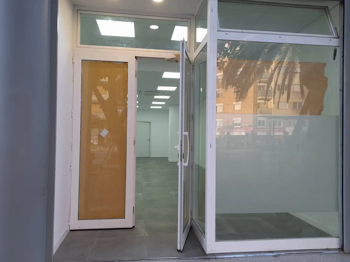 Local comercial en  CORNELLA - Foto 8