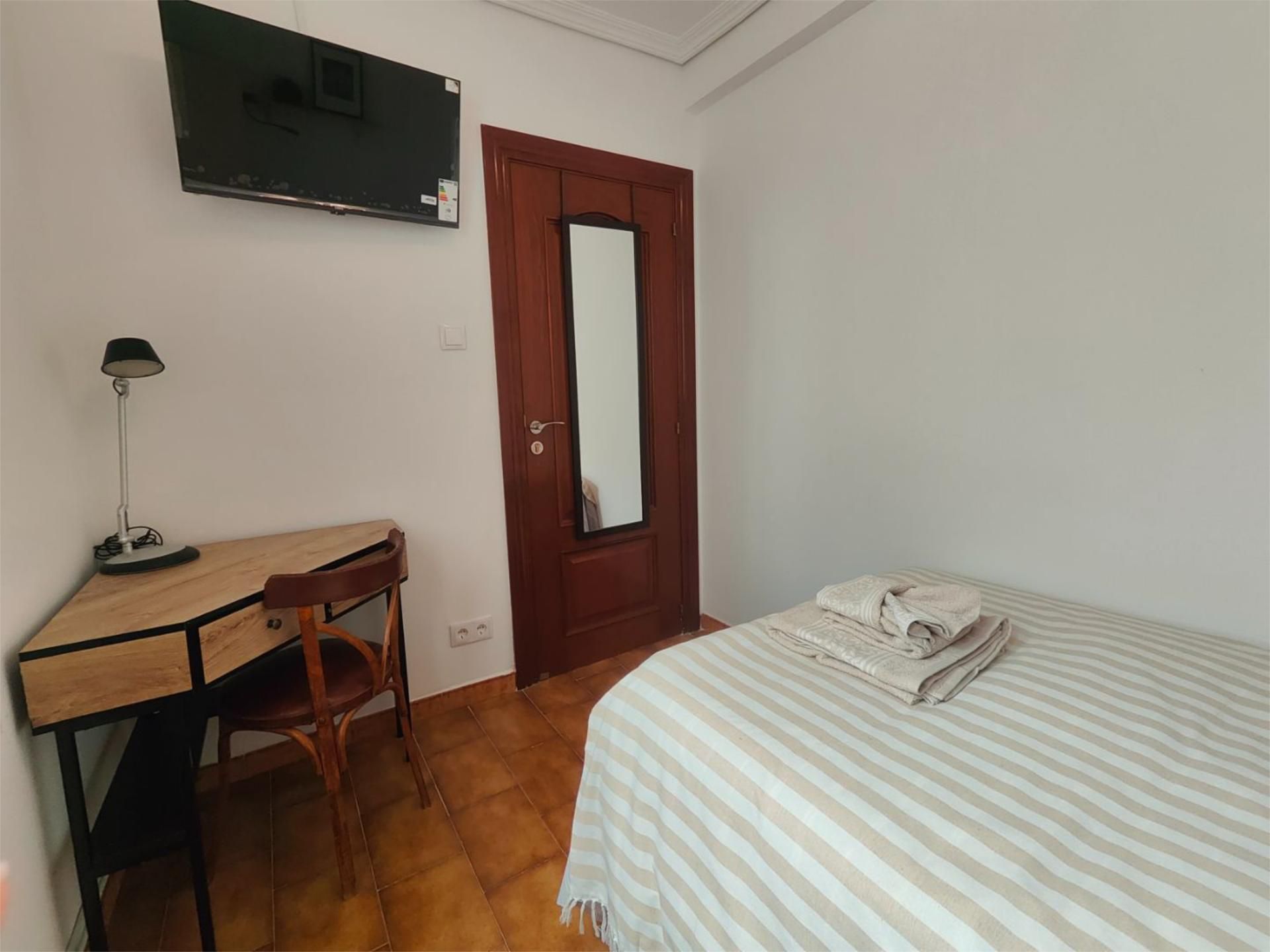 Piso en  Calle de Martín el Humano 25 - Foto 5