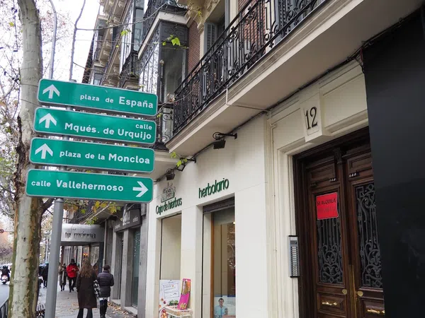 Piso en calle de Alberto Aguilera, 12